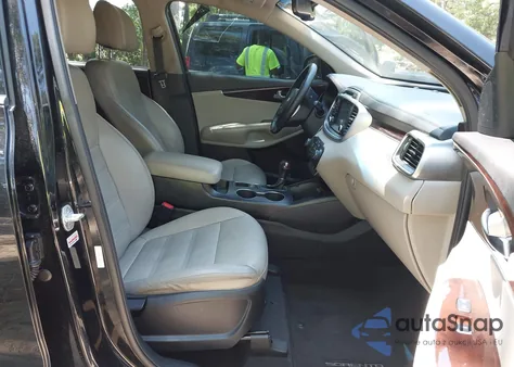 2017 Kia Sorento 2.4L Lx z USA, uszkodzony, nr VIN 5XYPGDA3XHG299657